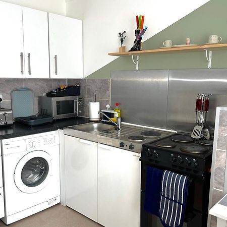 Crescent Apartment - Modern 1 Bedroom First Floor Goodmayes Εξωτερικό φωτογραφία