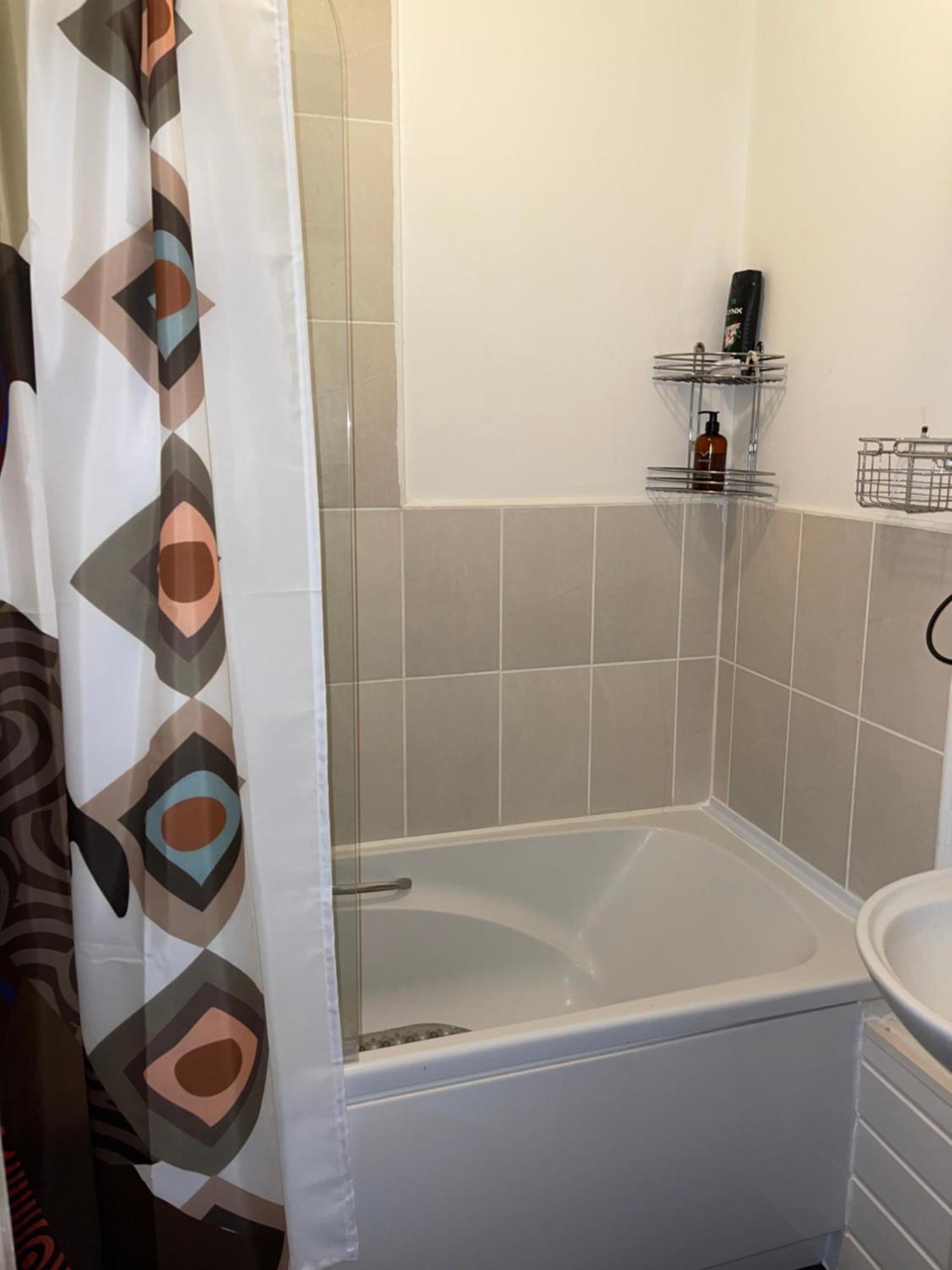 Crescent Apartment - Modern 1 Bedroom First Floor Goodmayes Εξωτερικό φωτογραφία