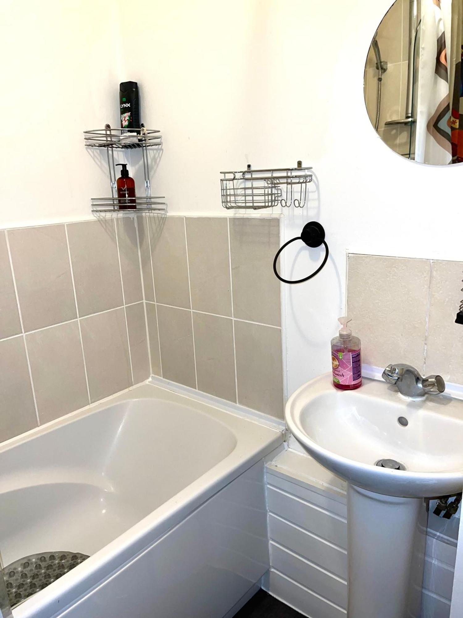 Crescent Apartment - Modern 1 Bedroom First Floor Goodmayes Εξωτερικό φωτογραφία