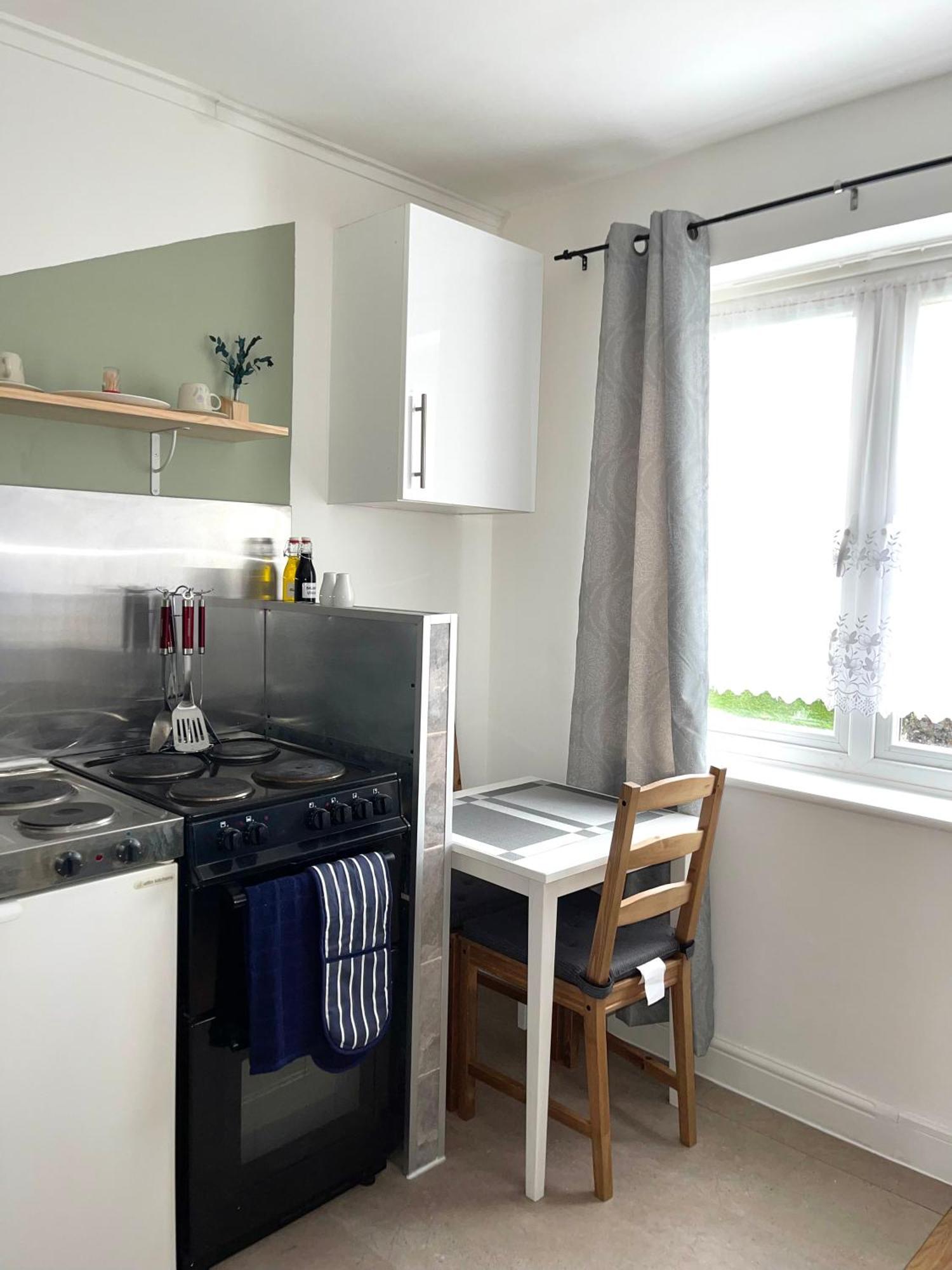 Crescent Apartment - Modern 1 Bedroom First Floor Goodmayes Εξωτερικό φωτογραφία