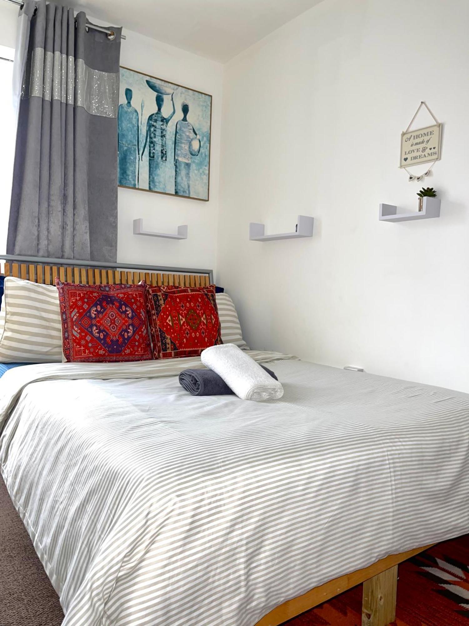 Crescent Apartment - Modern 1 Bedroom First Floor Goodmayes Εξωτερικό φωτογραφία