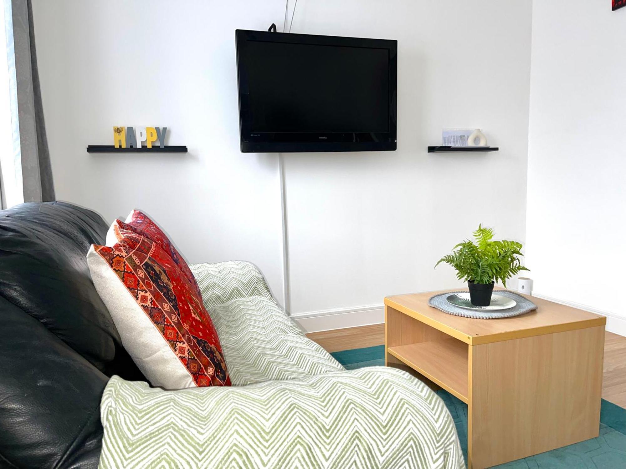 Crescent Apartment - Modern 1 Bedroom First Floor Goodmayes Εξωτερικό φωτογραφία
